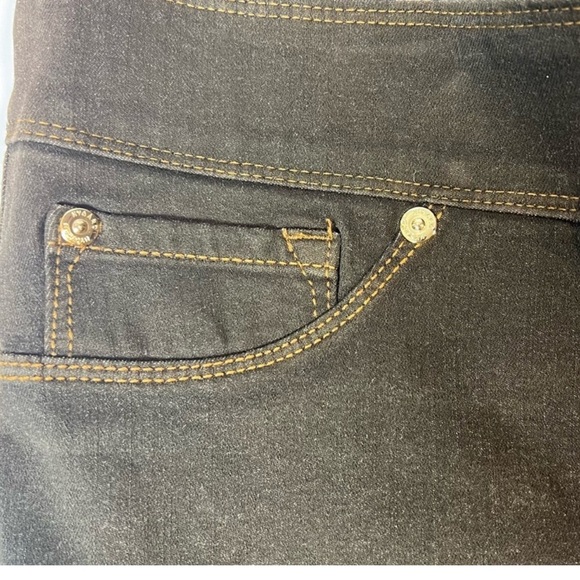 Nygard Brown Khaki Denim High Rise
Size Large
Jeggings Jean. Pre loved - Picture 3 of 8